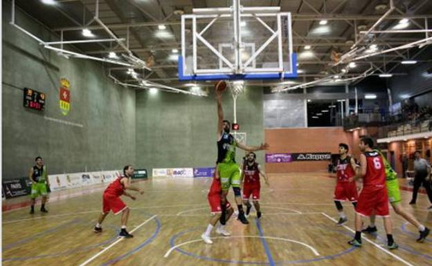 C. B. La Flecha cede ante el líder de la liga EBA