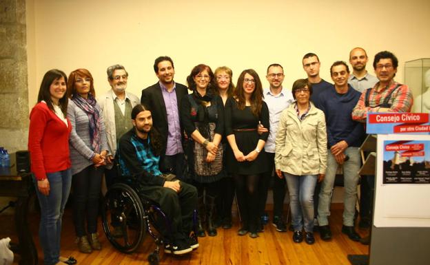 IU-En Común traza un documento para evitar concurrir con Podemos en 2019