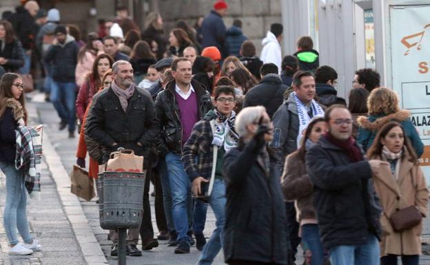 Los turistas llenan los hoteles y restaurantes de Segovia