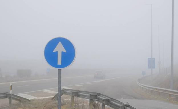 La niebla dificulta el tráfico en ocho tramos de carretera de León, Burgos, Zamora y Segovia