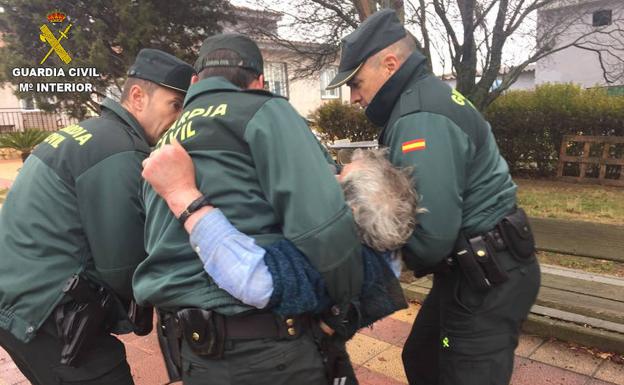 Localizan a un anciano desorientado y con hipotermia que desapareció de su residencia en Valdefresno