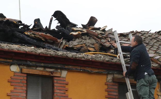 Incendio en Sauquillo: «Si mi hijo no llega a quedarse dormido en el sofá, no lo cuenta»