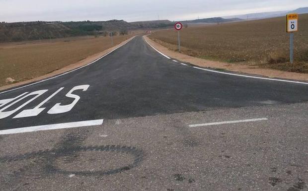 Concluyen las obras de mejora del firme en la carretera de Valdeolmillos