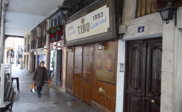 Casa Tino y el Handy se mudarán de sus históricos locales de la calle Manzana por la ruina del edificio