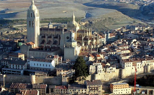 Segovia suspende temporalmente el cobro del impuesto de plusvalía