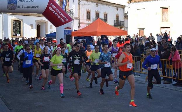 Fran Blázquez y Marta Pescador ganan la Carrera del Turrón en Lumbrales