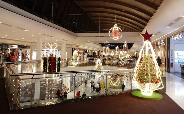 Vallsur se ilumina y presenta las actividades navideñas