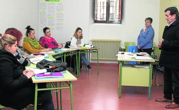 La Comunidad de Villa y Tierra forma a seis desempleadas en asistencia geriátrica