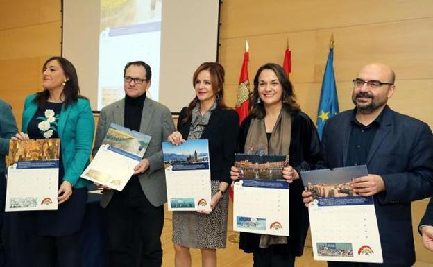 Cruz Roja distribuye 10.000 ejemplares del calendario solidario conmemorativo del XXXV aniversario del Estatuto de Autonomía