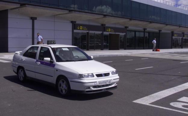 Taxistas autónomos advierten que recurrirán las tarifas de pueblos por «antieconómicas»