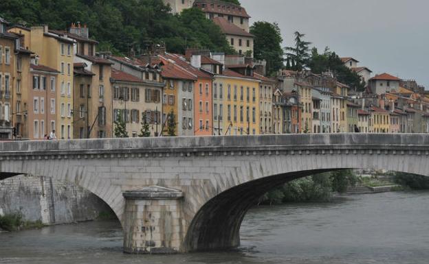 Grenoble, cultura y arte con los Alpes de fondo