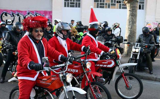 Cerca de 1.000 motoristas celebran el amor por las dos ruedas en Navidad