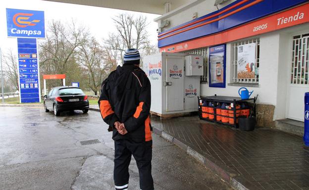 El empleado de gasolinera al que han atracado seis veces