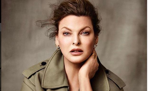 Linda Evangelista, abuela a los 52 años