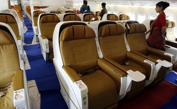 Dos pilotos de una aerolínea india se pelean y abandonan la cabina en pleno vuelo