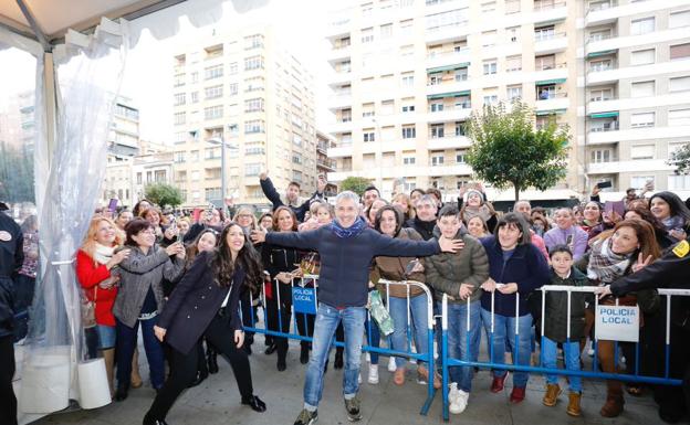 Expectación por ver a Sergio Dalma