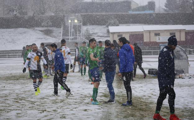 Suspendido a los 24 minutos el Unionistas-Astorga por la nieve