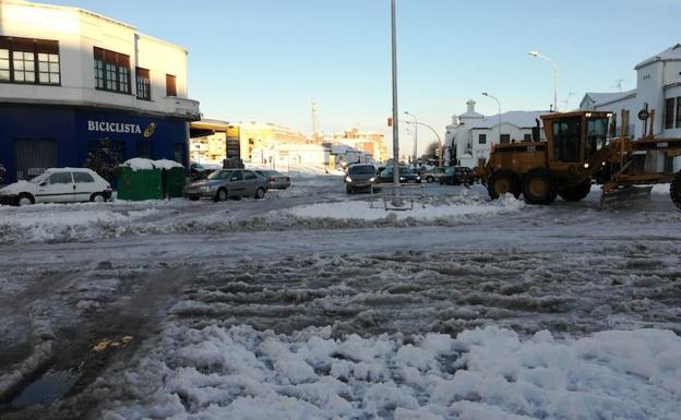 El temporal deja sin clases a 1.240 alumnos de 21 municipios y la nieve reaparece hoy