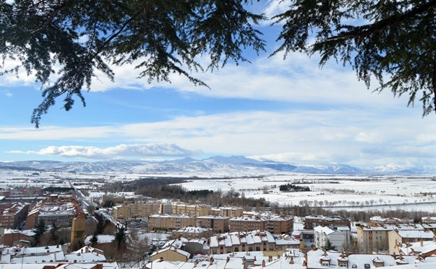El alcalde promete «aprender» de la nevada que todavía amenaza Ávila