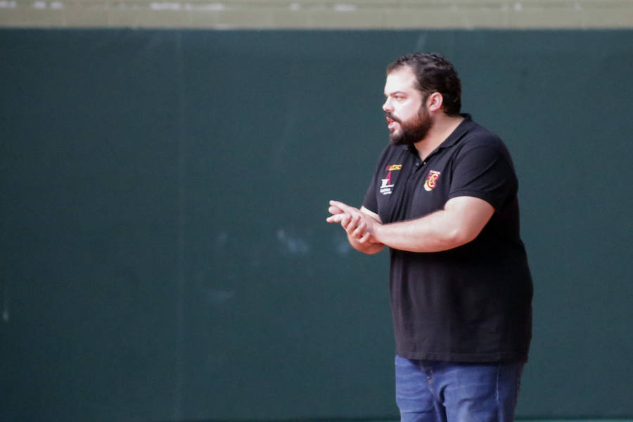 Víctor Rico:«Si cuando queden cuatro jornadas estamos cerca del play-off, iremos a por ello»