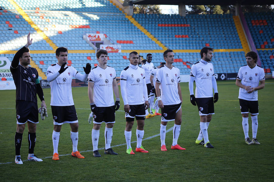 El CF Salmantino quiere recuperar el segundo puesto ante un Atlético Bembibre a la baja