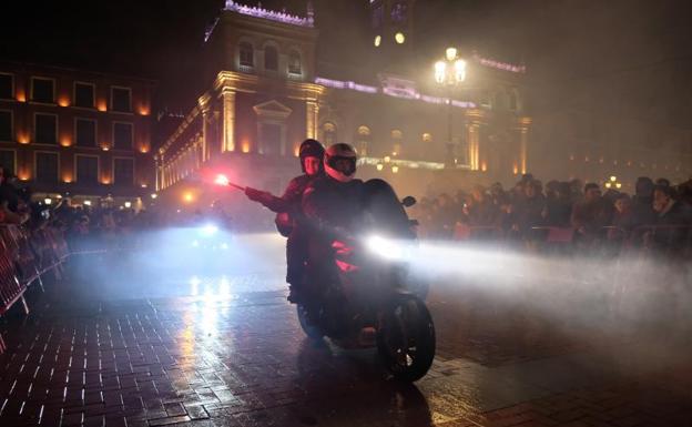 Miles de antorchas en el homenaje de Pingüinos a los moteros fallecidos