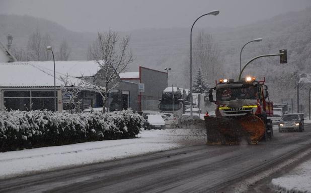 La nieve no impide la circulación en Guardo