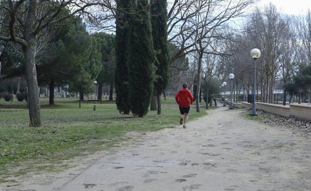 El circuito de ‘running’ de La Aldehuela en Salamanca ‘estrena’ su nueva capa de arena
