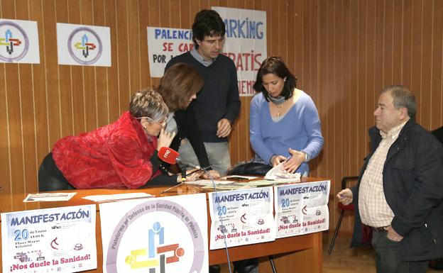 La Plataforma de Sanidad Pública organiza autobuses desde Palencia para apoyar 'la marea blanca'