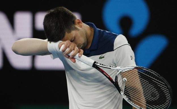 Federer, imbatido, y Djokovic arrasado por el joven Chung