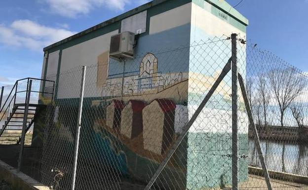 La estación de información hidrológica de Zamora luce un mural sobre la ciudad y el Duero