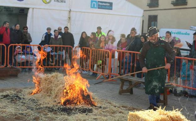 Dueñas disfruta de una multitudinaria matanza