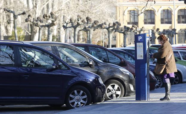 Los palentinos dejan de pagar de más por estacionar en zonas de aparcamiento regulado