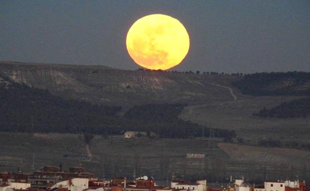 Así se vio la superluna en Valladolid