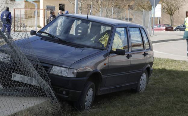 Un conductor de 84 años fallece tras salirse de la vía en Fuentes de Nava