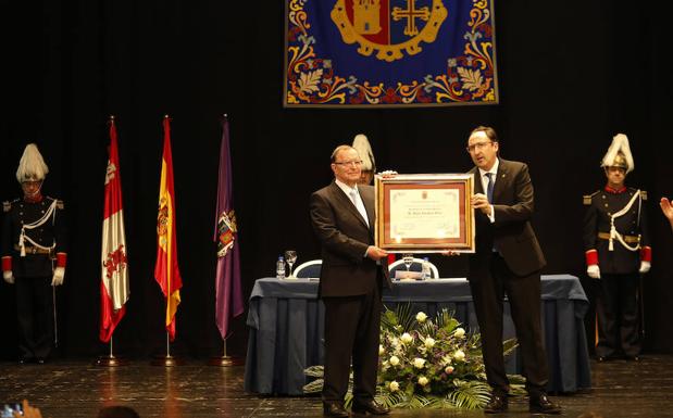 Jesús Escudero traslada su distinción a la Coral Vaccea y a la catedral de Palencia