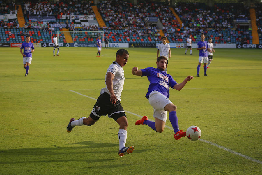 El CF Salmantino y La Bañeza ponen en juego la tercera plaza en La Llanera