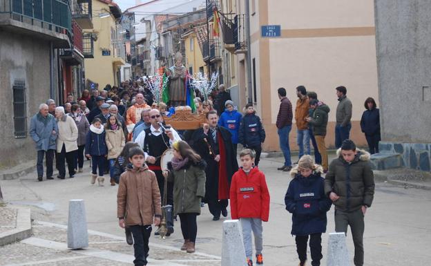 San Blas lleva la protección de garganta a los pueblos de la Sierra