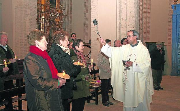 La iglesia de San Andrés de Cuéllar reabre al culto para celebrar la fiesta de las Candelas