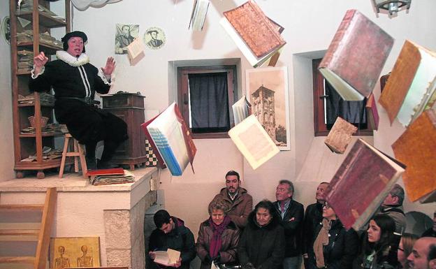 Los personajes de la teatralización histórica regresan al castillo de Cuéllar