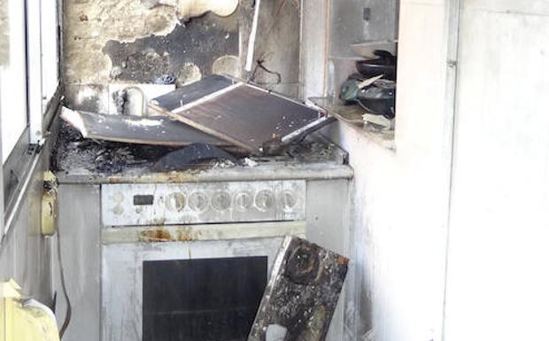 Se incendia el piso del matrimonio detenido en Vadillos con 'speed' mientras ellos están en el calabozo
