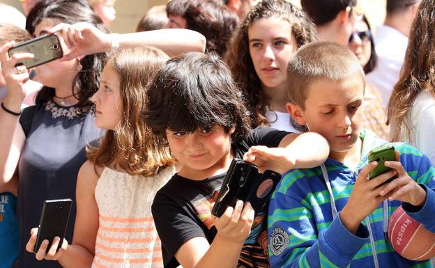 El primer móvil llega antes de los 10 años