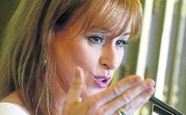 Gloria Lomana: «Algunos medios han convertido el independentismo en monotema y eso intoxica los cerebros»