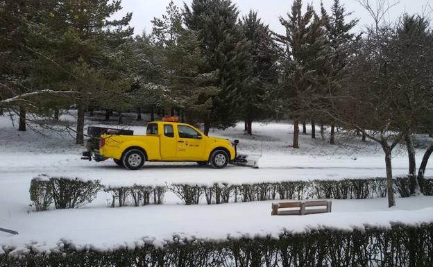 Piedrasluengas se abre al tráfico para vehículos con cadenas o neumáticos de invierno