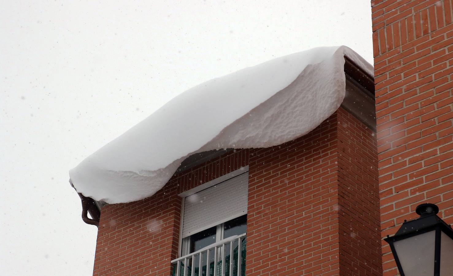 La nieve y el hielo permancen en Segovia