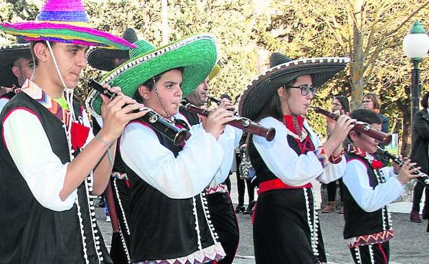Los cuellaranos ultiman su inscripción en el concurso de disfraces de Carnaval