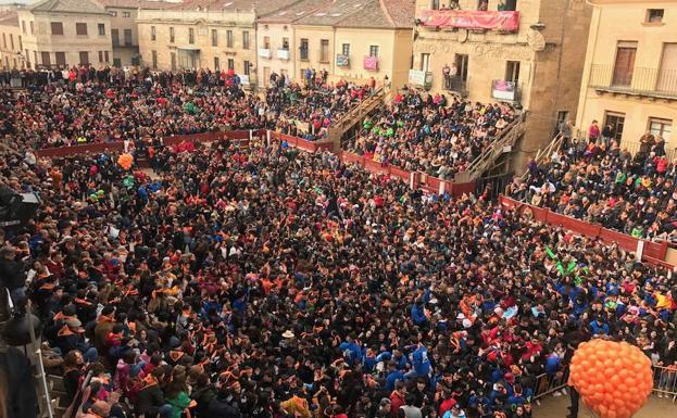 8.000 Pañuelos naranjas abren Carnaval del Toro de Ciudad Rodrigo