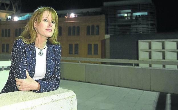 Gloria Lomana apuesta por el presente y futuro del periodismo en el Aula de Cultura