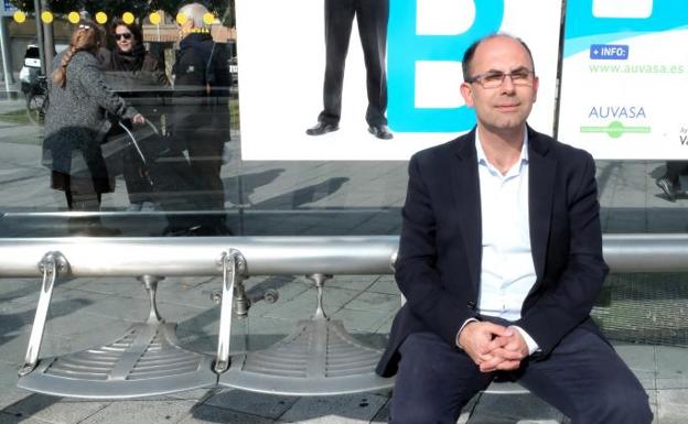 Luis Vélez, el hombre que no quita ni sus multas