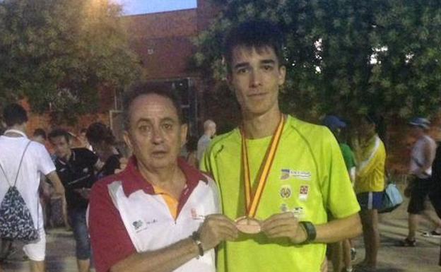 Mario García, a seis segundos del récord nacional júnior de 3.000 metros en Gante